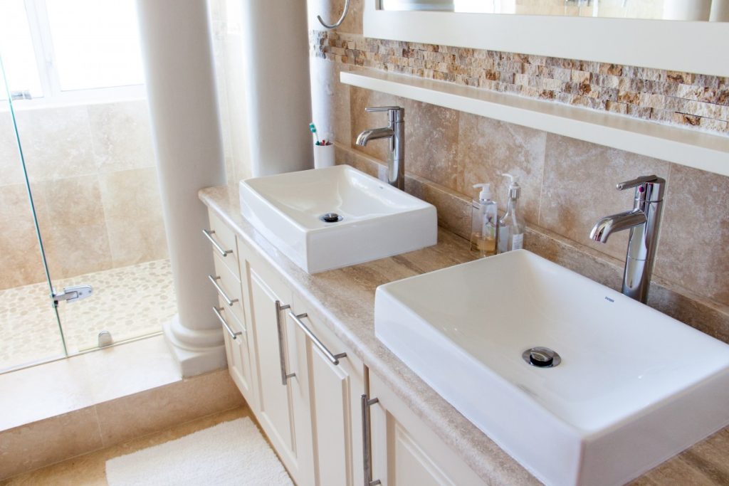 Quelle est la bonne hauteur pour un lavabo de salle de bain ?