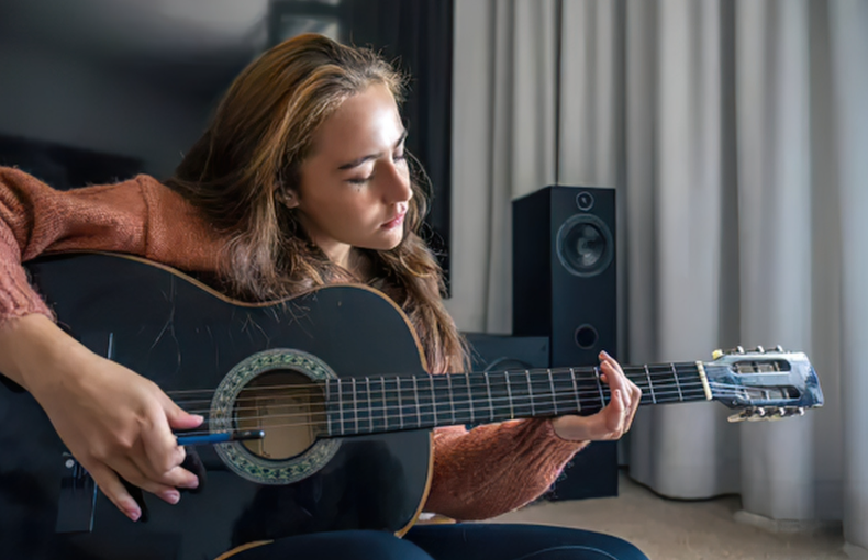 réduire l’écho dans un salon avec des cadres acoustiques décoratifs